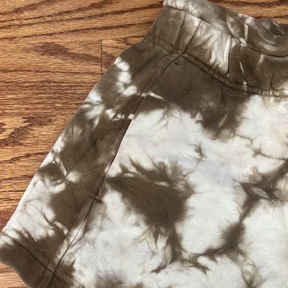 Lululemon shorts - Picture 5 of 9